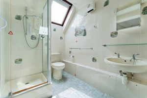 EN-SUITE- click for photo gallery